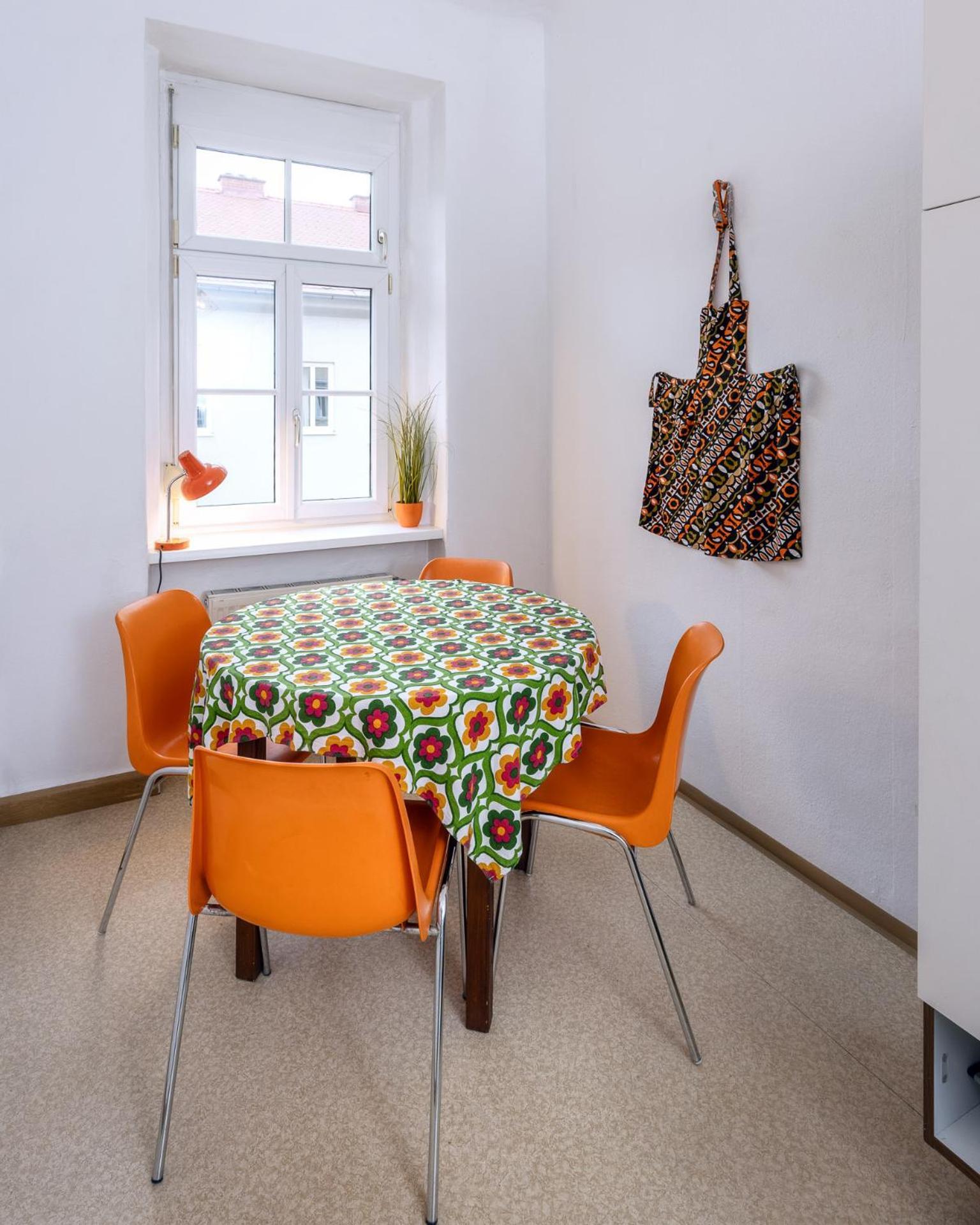 Sunny Citycenter - Main Station Apartment Graz